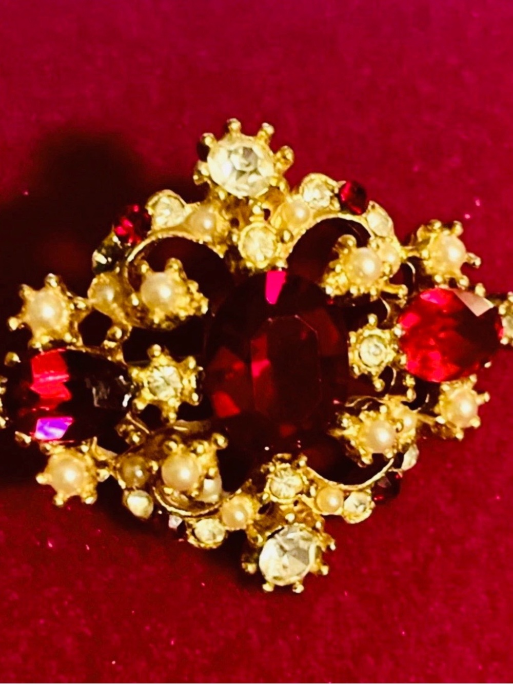 Vintage Gold-Tone faux Ruby with rhinestones and faux pearls Brooch -  unbranded